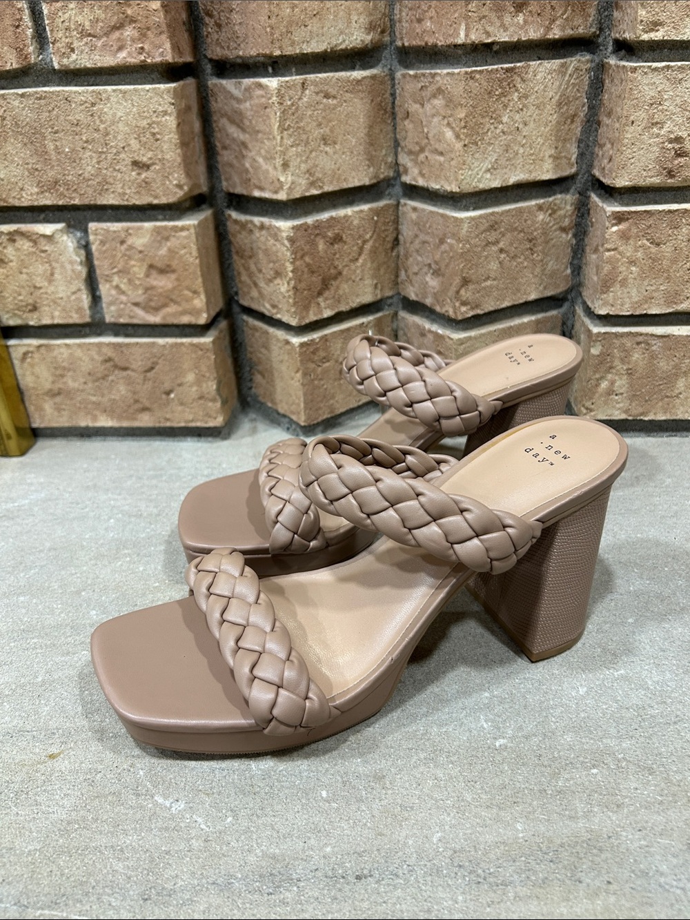 NWT Women's Braided Strap Block Heel Sandals in Taupe women’s size 11
